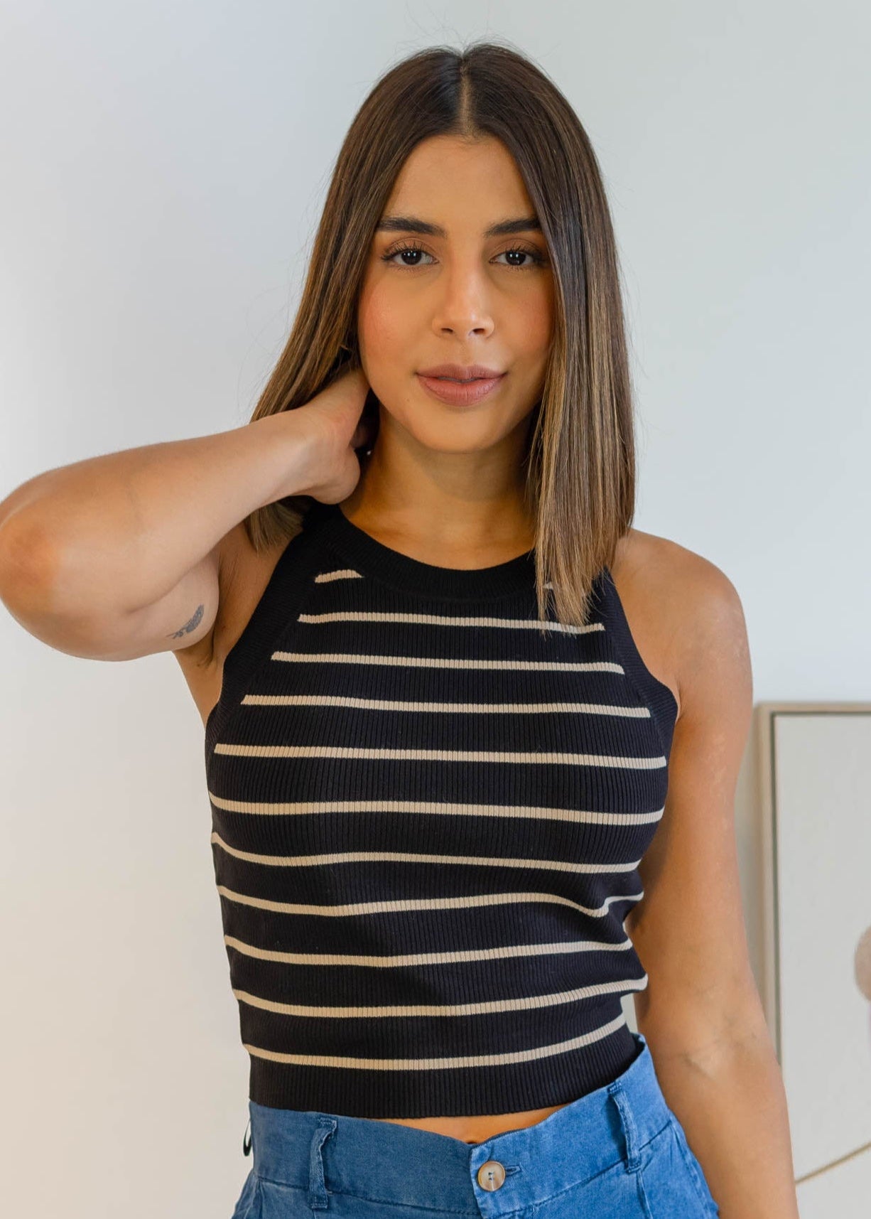Top Negro Lineas Beige