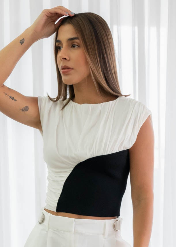 Blusa Blanca y Negra