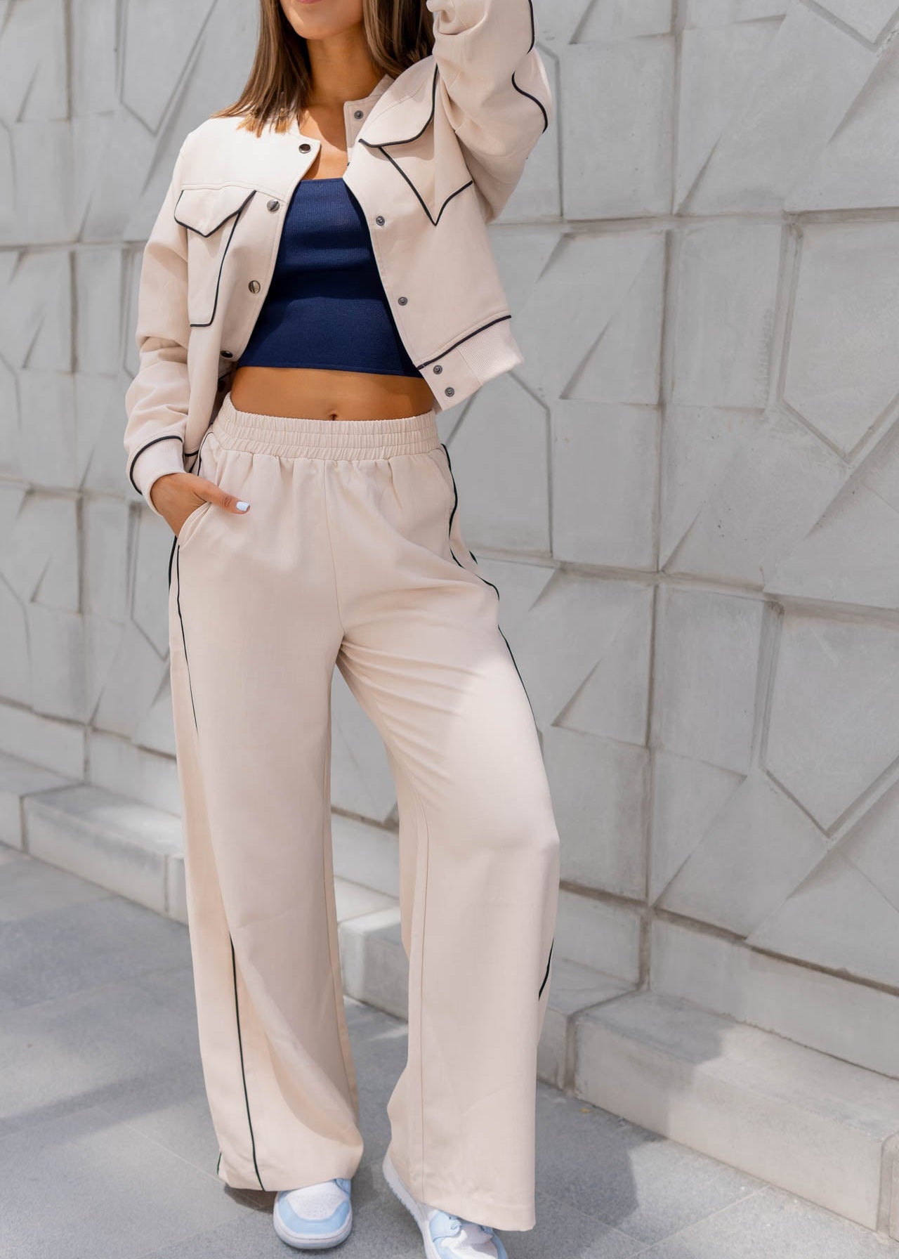 Set Comfy Chaqueta Beige Bordes Negros