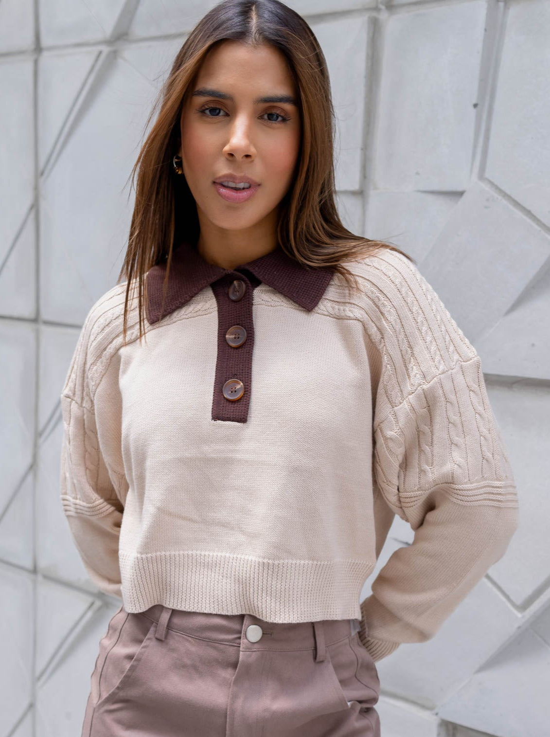 Sueter Tejido Beige Cuello Marron