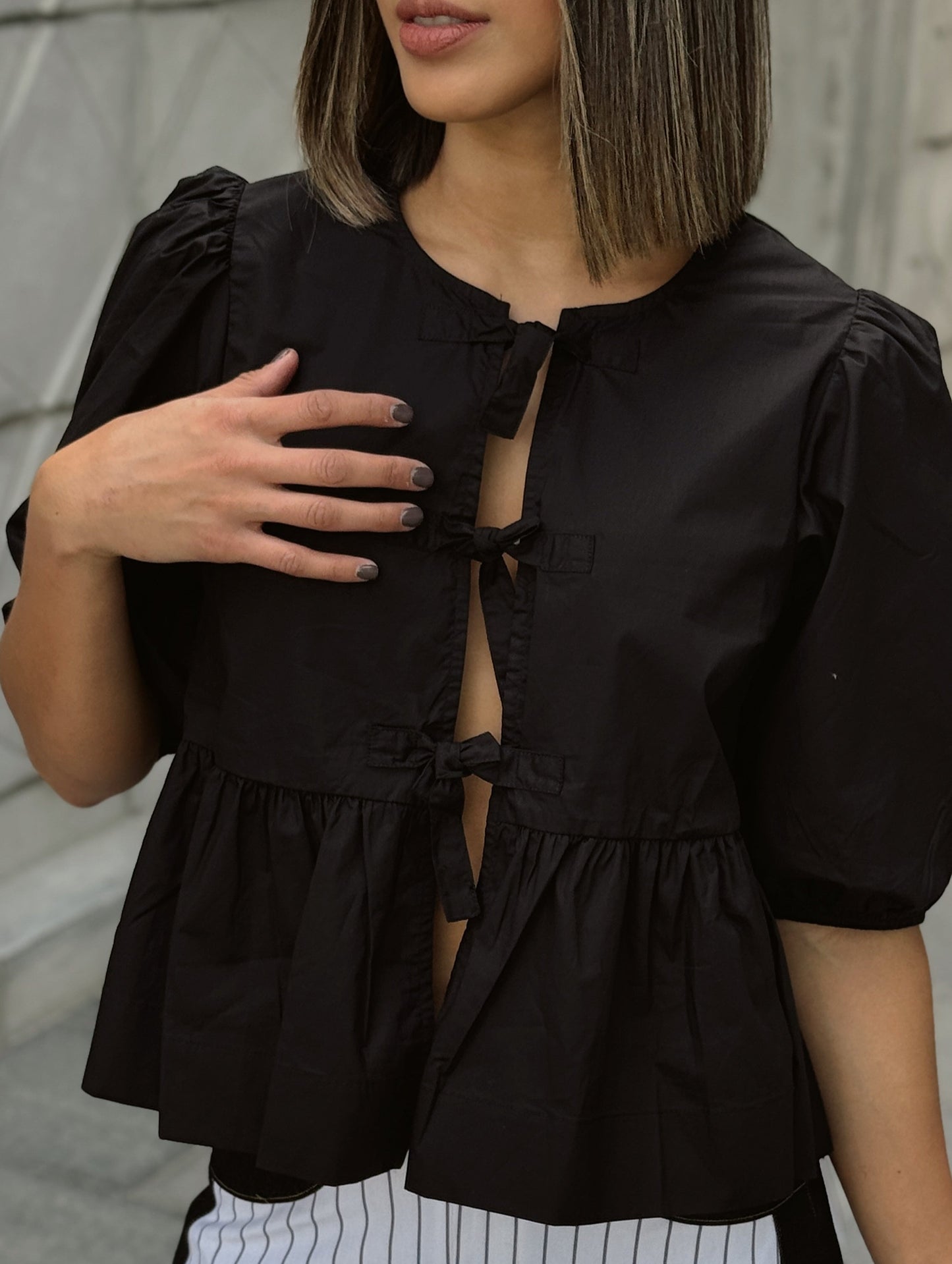 Blusa Negra Lazos