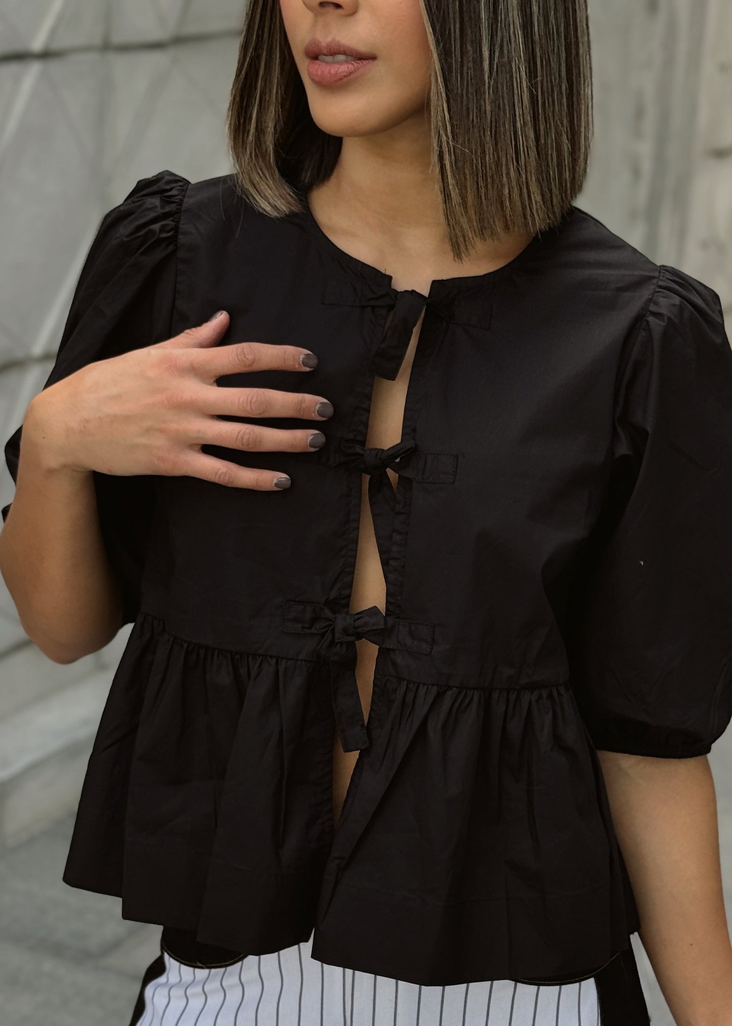 Blusa Negra Lazos