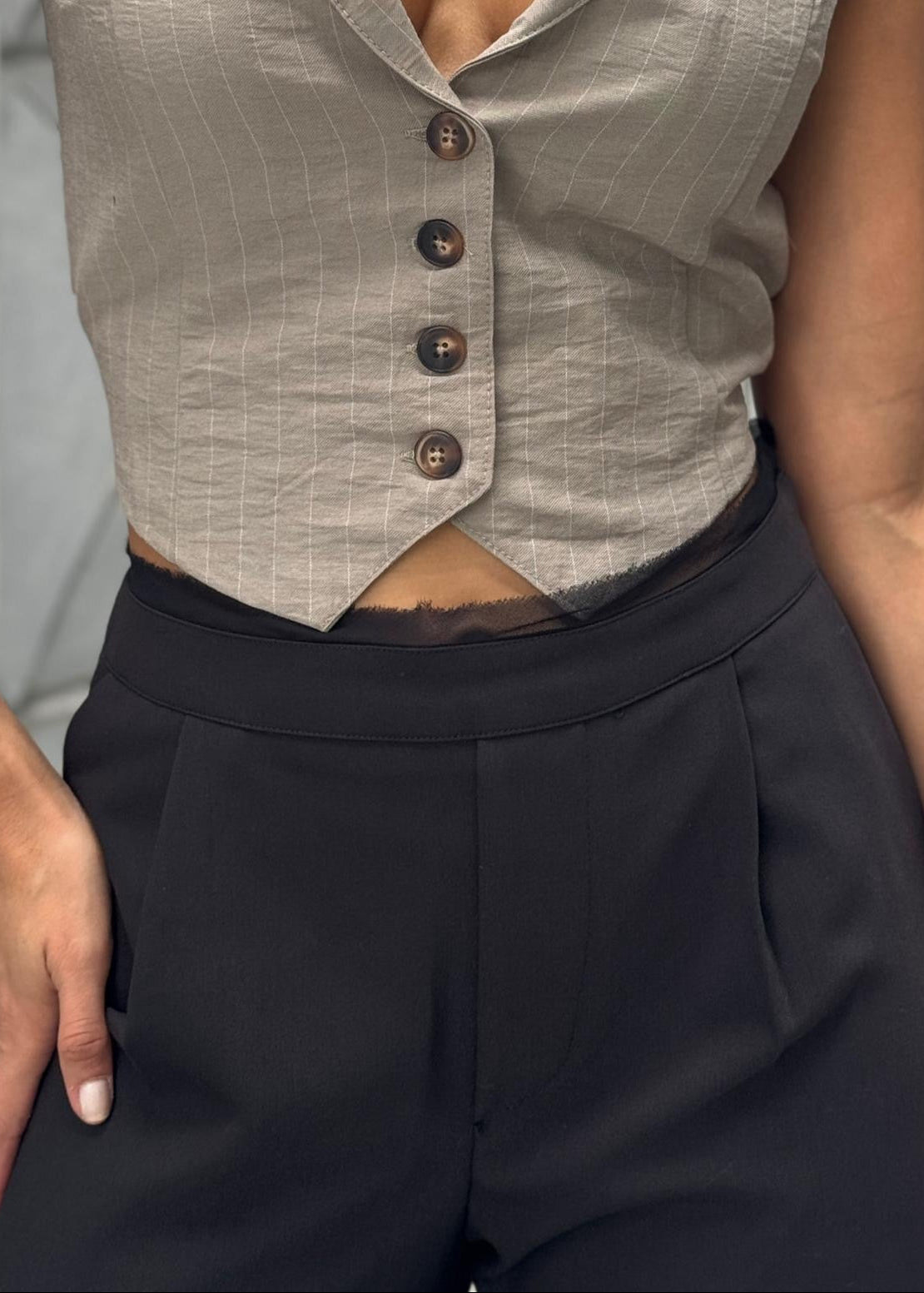 Pantalon Negro Detalle Pretina