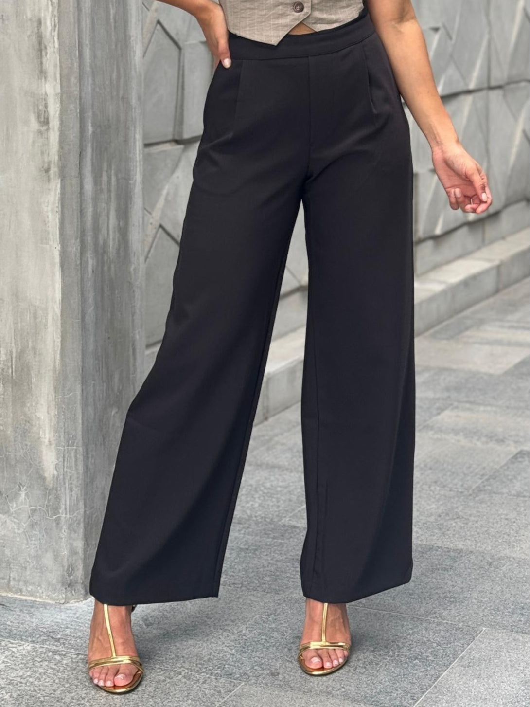 Pantalon Negro Detalle Pretina