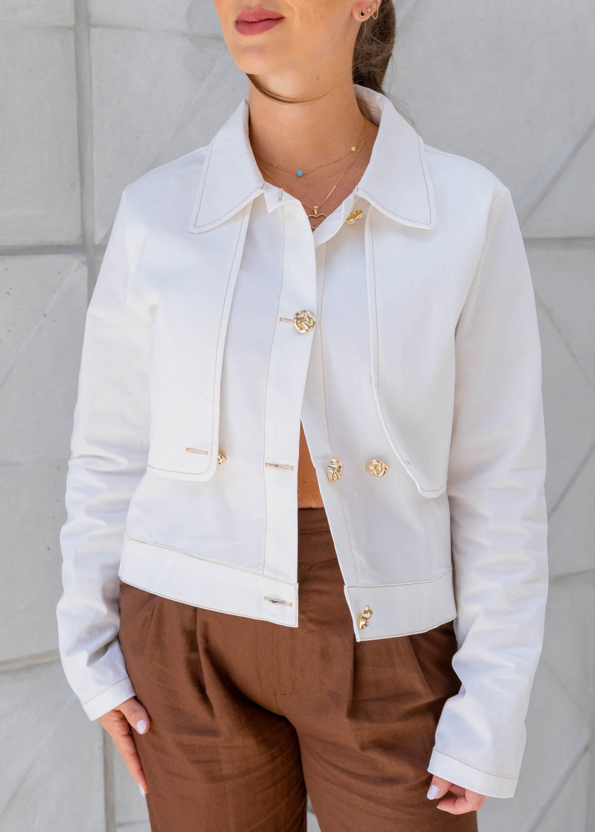 Chaqueta Blanca Botones Dorados