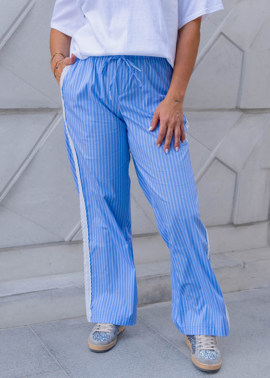 Pantalon Azul Detalles Blancos