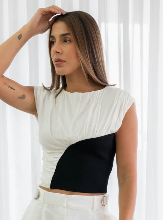 Blusa Blanca y Negra