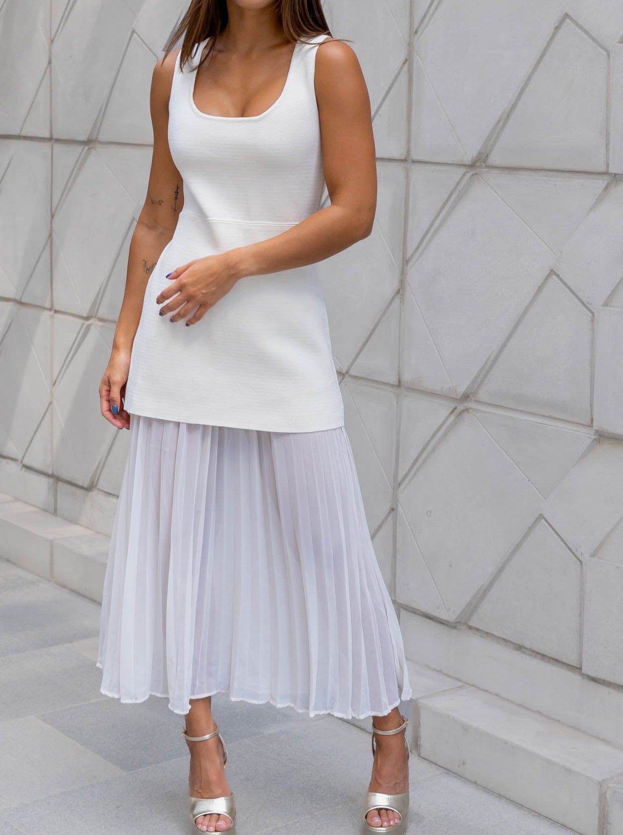 Vestido Blanco Falda Plisada