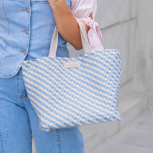Cartera Tejida Mediana Beige/Azul