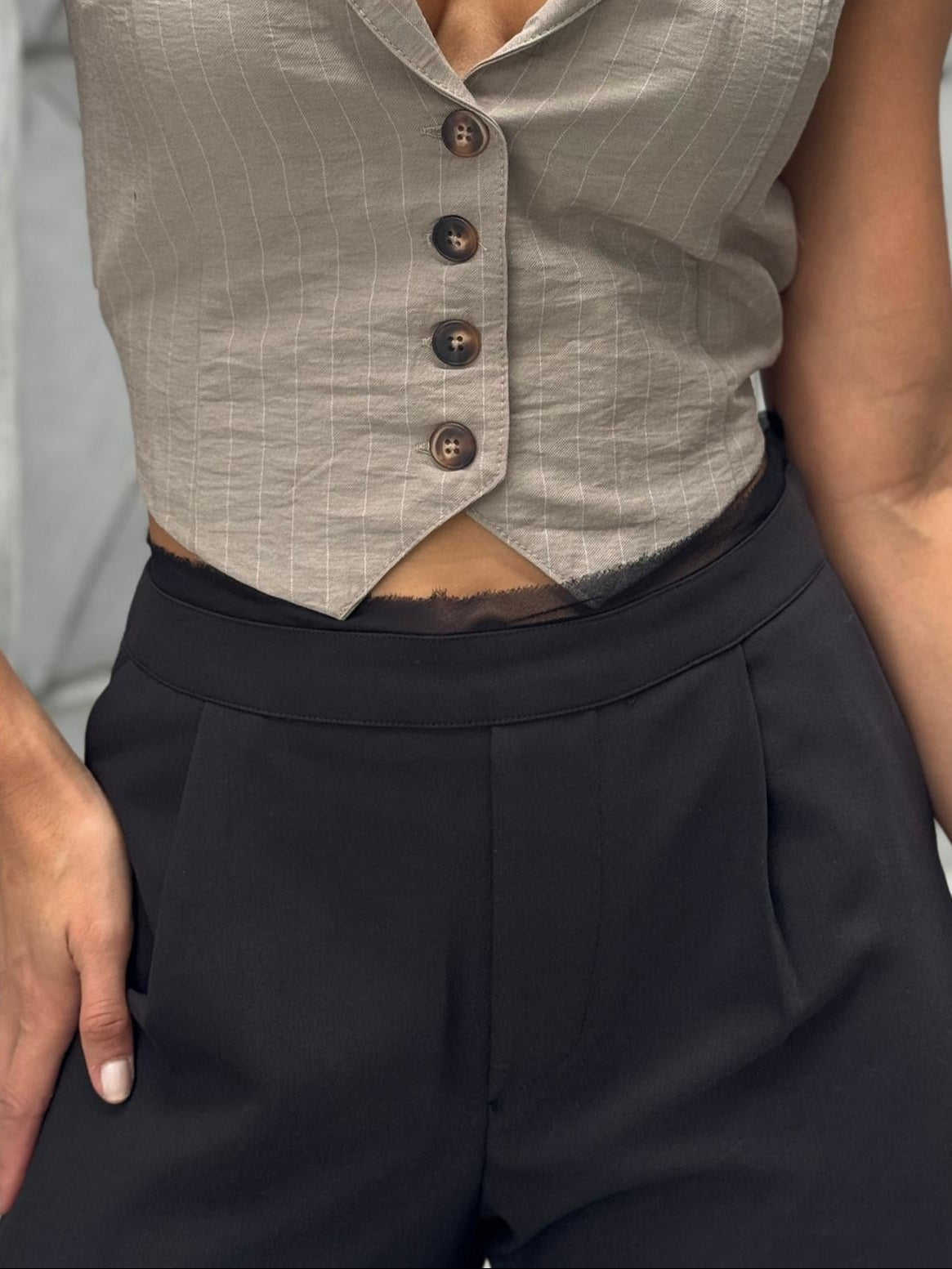 Pantalon Negro Detalle Pretina